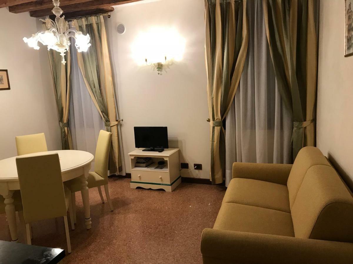 Classic Three Minutes From St Marc'S Square Apartamento Veneza Exterior foto
