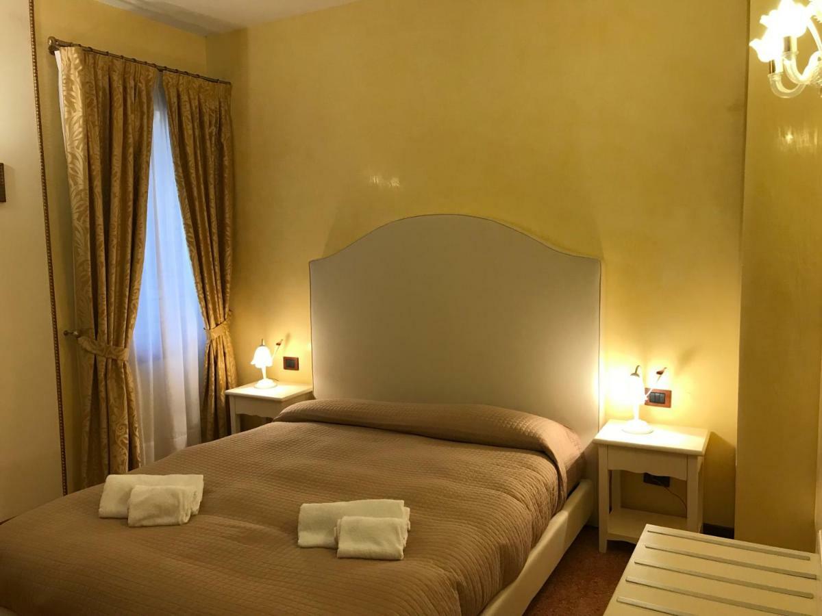 Classic Three Minutes From St Marc'S Square Apartamento Veneza Exterior foto