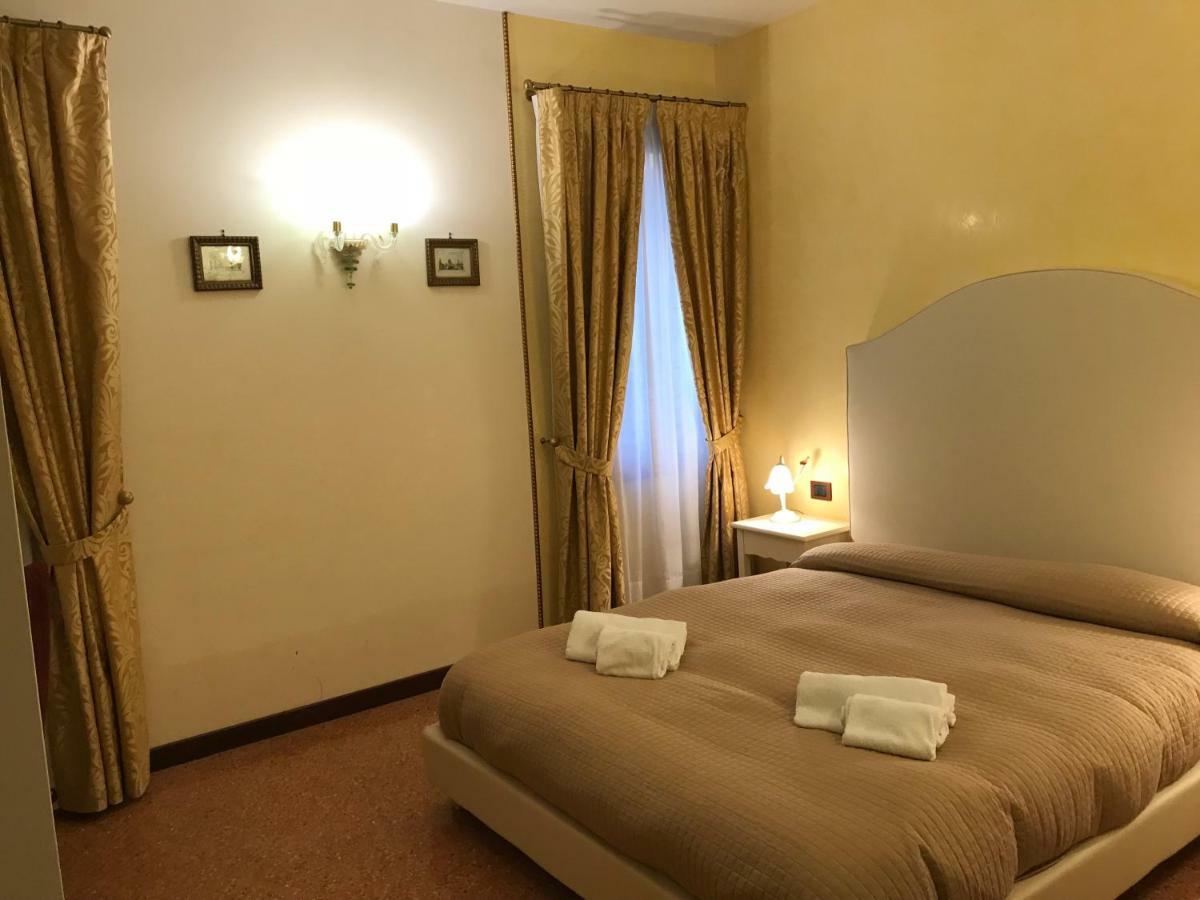 Classic Three Minutes From St Marc'S Square Apartamento Veneza Exterior foto